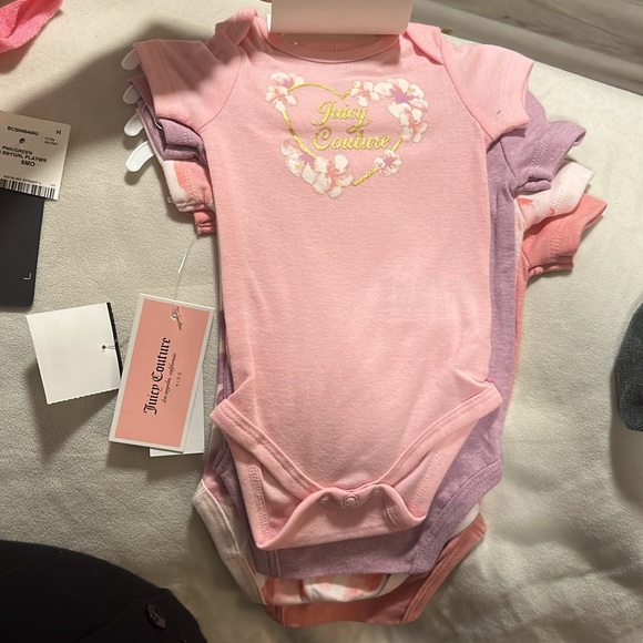 Juicy Couture Onesies 0-3m - Picture 4 of 6